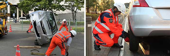 横転車両引き起こし作業（左）と、タイヤトラブルの救援作業（右）競技のイメージ。